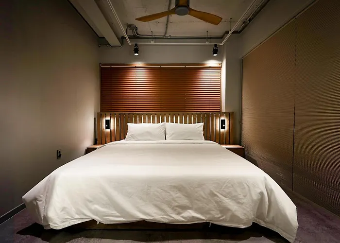 L9 Tailored Service Near Hongik Univ Station *