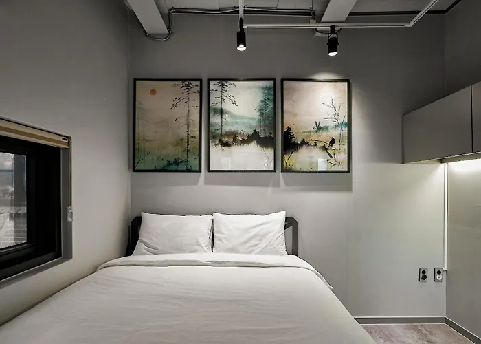 L9 Tailored Service Near Hongik Univ Station Дом отдыха *