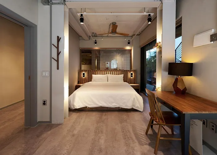 L9 Tailored Service Near Hongik Univ Station *