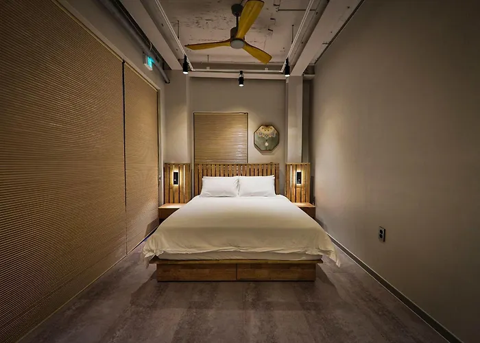 L9 Tailored Service Near Hongik Univ Station Seoul