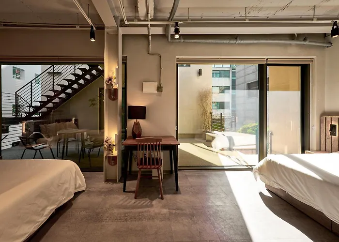L9 Tailored Service Near Hongik Univ Station *